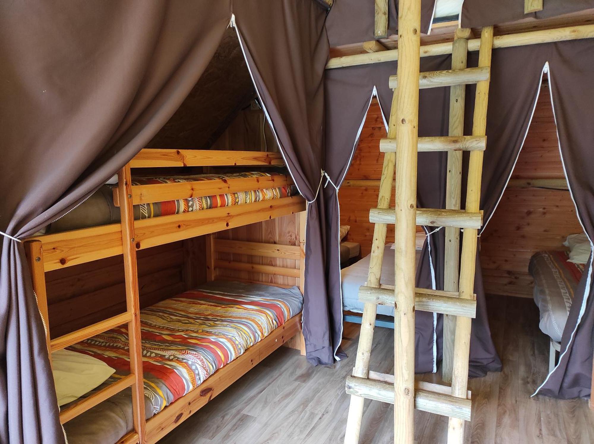 Camping Le Rouge Gorge **** 10' Puy Du Fou Saint-Laurent-sur-Sèvre Exterior foto