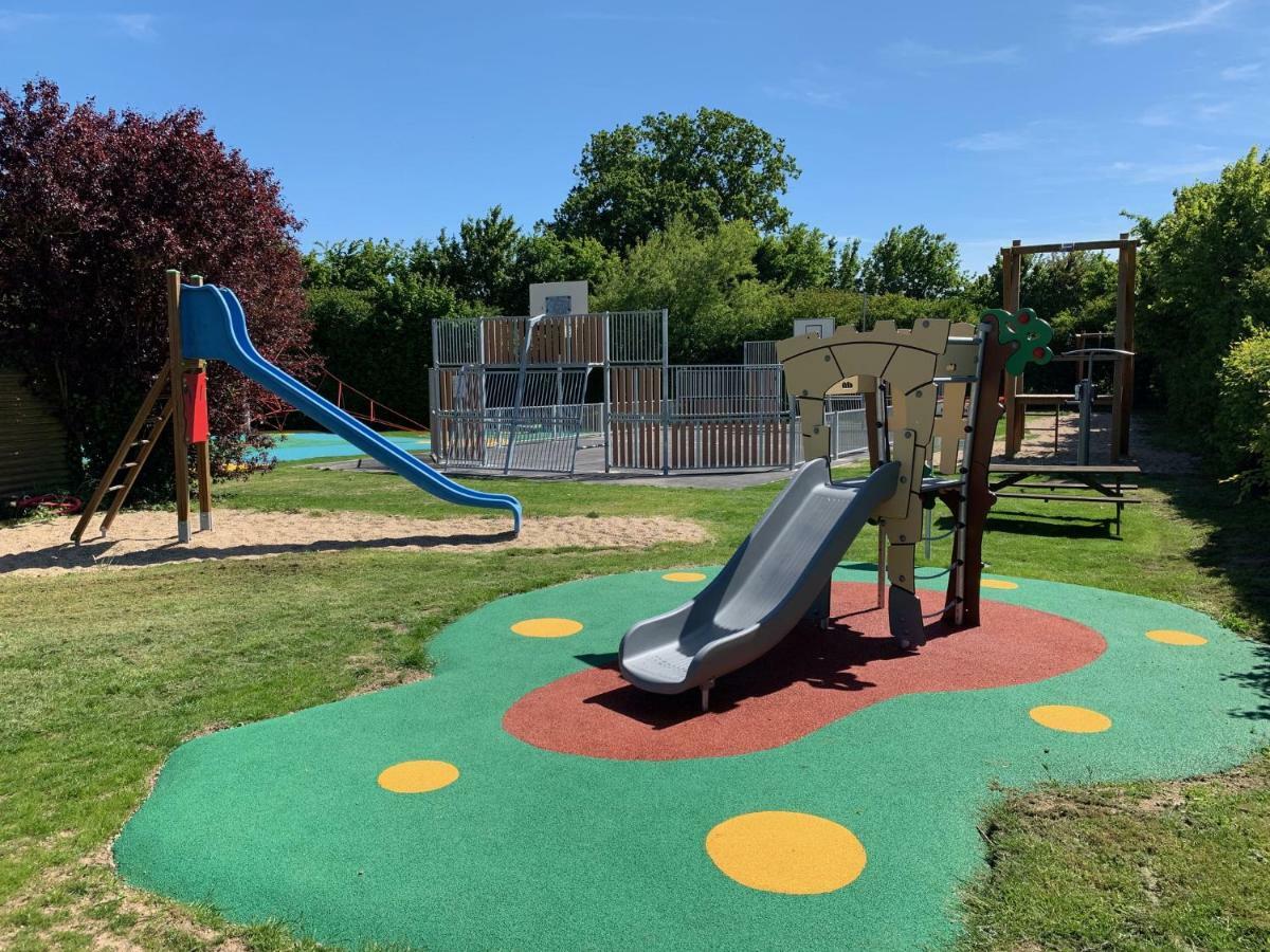 Camping Le Rouge Gorge **** 10' Puy Du Fou Saint-Laurent-sur-Sèvre Exterior foto